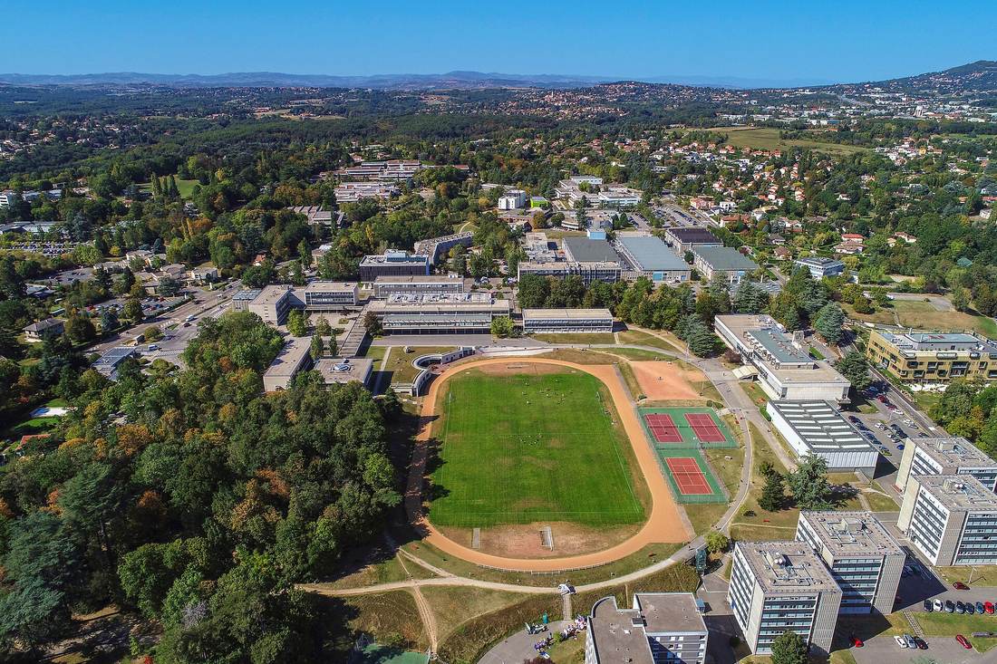 Vue aérienne du campus de l'École Centrale de Lyon à Écully