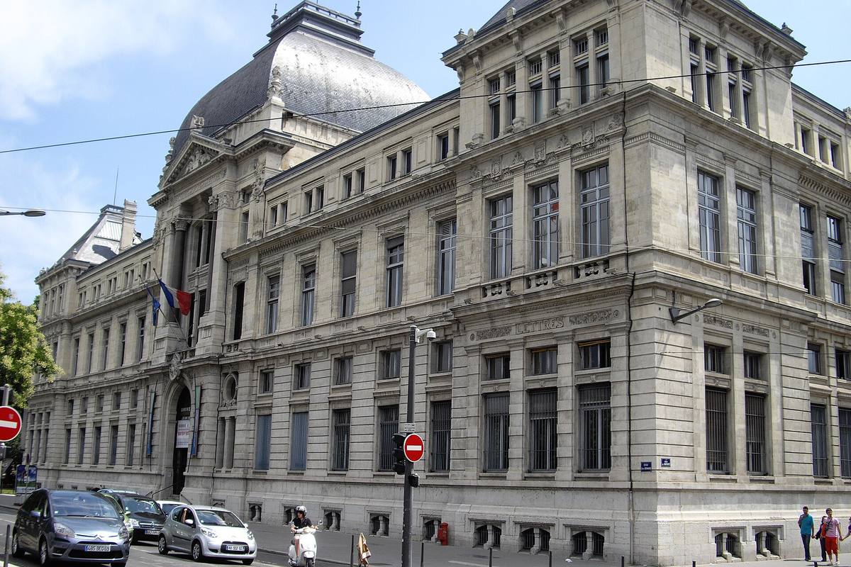 Le Palais de l'Université de Lyon 3 vu depuis les quais du Rhône