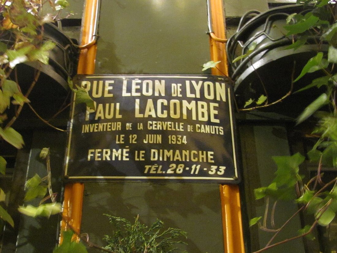 Plaque commémorative lyonnaise rappelant Paul Lacombe et la cervelle de canut