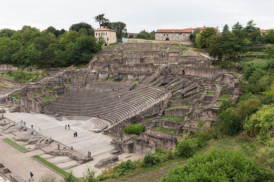 Le théâtre antique de Fourvière et ses gradins, vestige de la Lugdunum romaine
